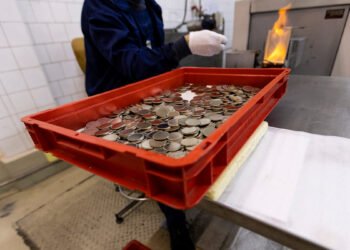 НБУ объяснил, зачем ему машина для уничтожения монет: накопилось 800 тонн копеек