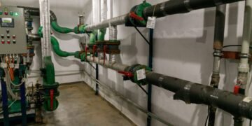 В Киеве начали сливать воду из систем отопления. КГГА говорит, что это не страшно