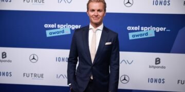 Бывший чемпион Формулы-1 привлек $100 млн для инвестиций в стартапы