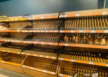 Пустые полки из-за ажиотажа, а не дефицита – ассоциация пекарей о ситуации с хлебом в Киеве