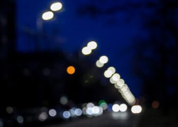 В Киеве из-за дефицита электроэнергии мощность уличного освещения снизили до 20%