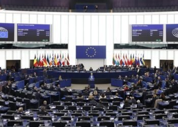 Европарламент заморозил одобрение торгового соглашения между ЕС и США из-за тарифных угроз Трампа