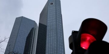 В крупнейшем банке Германии прошли обыски. Расследование связывают с компаниями Абрамовича