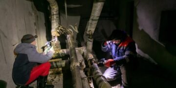 Укрзалізниця увеличила количество бригад для возобновления коммуникаций в Киеве