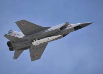 РФ второй раз за ночь подняла МиГ-31К: в Украине объявили масштабную тревогу