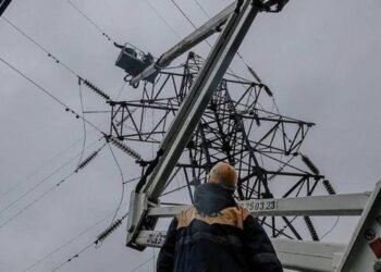 Необходимо создать энергетические батальоны для прифронта и обеспечить доплаты ремонтным бригадам энергетиков – Шмыгаль