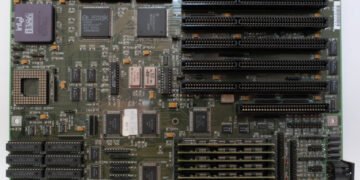 Нужен ли 3D-кэш геймерам? Ryzen 7 9800X3D vs Ryzen 5 7500X3D