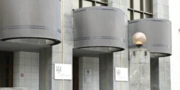 ВАКС взыскал в доход государства 25% акций ПАО «Крюковский вагоностроительный завод» россиянина Гамзалова