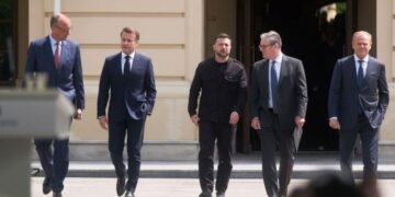 Переговоры в Париже с участием США продолжатся завтра: кто представит Украину