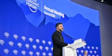 «Как возле Крыма»: Зеленский заявил, что Украина может топить корабли РФ вокруг Гренландии