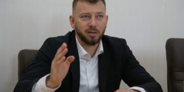 Нардепы до большой войны получали в «конвертах» и до 20 тысяч долларов в месяц, — САП