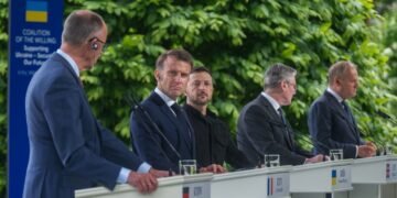 Гарантии безопасности для Украины: СМИ обнародовали черновик декларации саммита в Париже