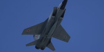 Россия подняла в небо МиГ-31К: есть угроза пуска «Кинжалов»