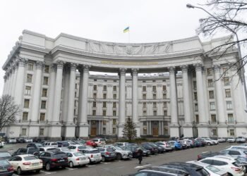 Украинцам рекомендуют выезжать из Ирана: как это сделать