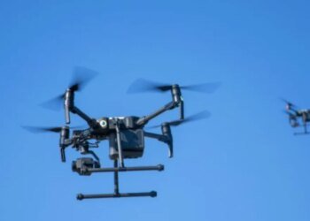 Беспомощность Бундесвера: неизвестные дроны часами хозяйничали в небе над авиабазой в Германии