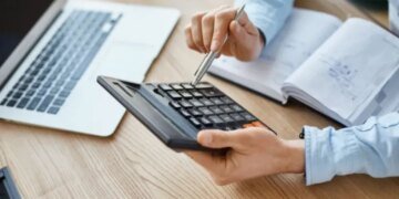 В Украине вводят налог для владельцев роскошных автомобилей