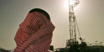 Автослесарь выдавал себя за принца: пострадала политическая элита целой страны