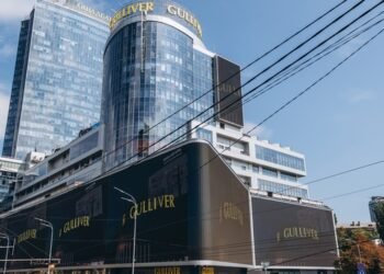 Киевский небоскреб «Гулливер» возобновил работу после трехмесячного перерыва