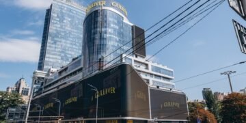 Киевский небоскреб «Гулливер» возобновил работу после трехмесячного перерыва