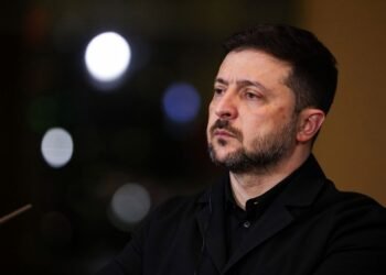 Надо искать диалог, но сдаваться никто не собирается: Зеленский о переговорах с РФ