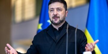 Украина будет поощрять 800-тысячную армию высокими зарплатами, — Зеленский