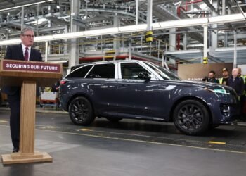 Производство легковых автомобилей в Великобритании упало до уровня 1952 года