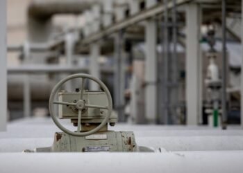 Транзит российской нефти через Украину в 2025 году сократился до нового минимума