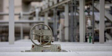 Транзит российской нефти через Украину в 2025 году сократился до нового минимума
