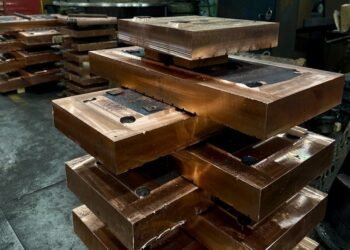 Bloomberg: ЕС рассматривает запрет на импорт иридия, родия, платины и меди из России