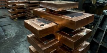 Bloomberg: ЕС рассматривает запрет на импорт иридия, родия, платины и меди из России