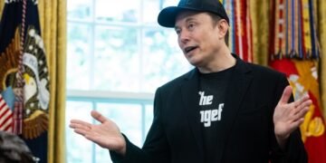 Маск стал первым человеком в истории с состоянием более $800 млрд