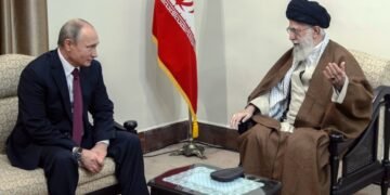 Тонны наличных поездами и кораблем. The Telegraph рассказала, как РФ поставляла миллиарды Ирану