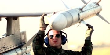 Против крылатых ракет РФ: Канада передала Украине важный элемент ПВО