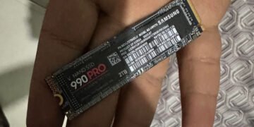 Фейковые SSD с легкостью обманывают Windows: на деле «бюджетный» Samsung 990 PRO был медленнее флешки 2005 года