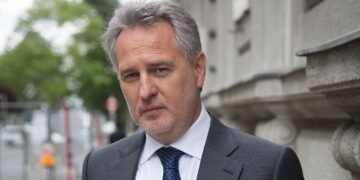 Зеленский продлил санкции против Фирташа и соратника Медведчука