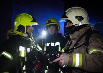 Харьков под ударом более трех часов: РФ бьет по энергетике, из труб сливают воду