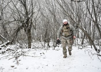 Украинцы разделились по Донбассу: 52% против уступок, 40% — за, — КМИС