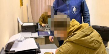 ДБР выявило экс-сотрудника правоохранительных органов из Хмельницкого, который присвоил почти 2,5 млн грн.