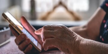 Пенсия под вопросом: что нужно сделать украинцам за рубежом и на оккупированных территориях