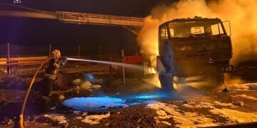 Россияне нанесли удар по спасателям в Днепропетровской области: один пожарный автомобиль уничтожен, еще два повреждены
