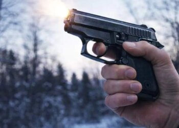 Мужчина устроил стрельбу возле продуктового магазина в Ивано-Франковске