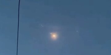 Фрагменты метеорита разбили крыши жилых домов в Германии