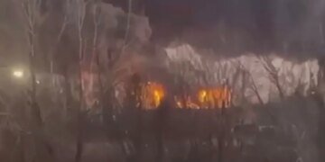 В Краснодарском крае после атаки дронов вспыхнул пожар на нефтебазе