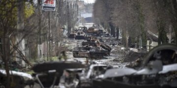 ЕС вводит санкции против лиц, подозреваемых в военных преступлениях в Буче