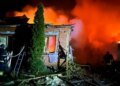 Ужас в Харьковской области: в результате удара российского беспилотника по жилому району загорелись дома, есть раненые. ФОТО