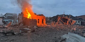 Россия обстреляла Славянск фугасными бомбами: повреждены коворкинг, кафе и жилые дома