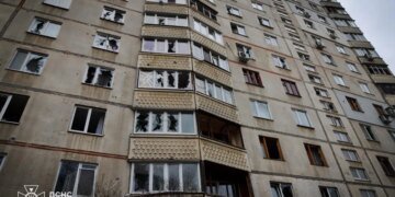 Российские удары по жилым районам Харькова: спасатели ГСЧС показали последствия обстрелов. ФОТО