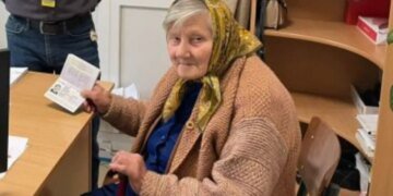 В Закарпатье женщина оформила свой первый заграничный паспорт в 94 года