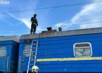 Смертельное селфи: в Киеве развлечение подростков на вагонах закончилось трагедией