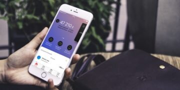 Омбудсмен начал проверку в отношении соучредителя monobank после скандала с флагом